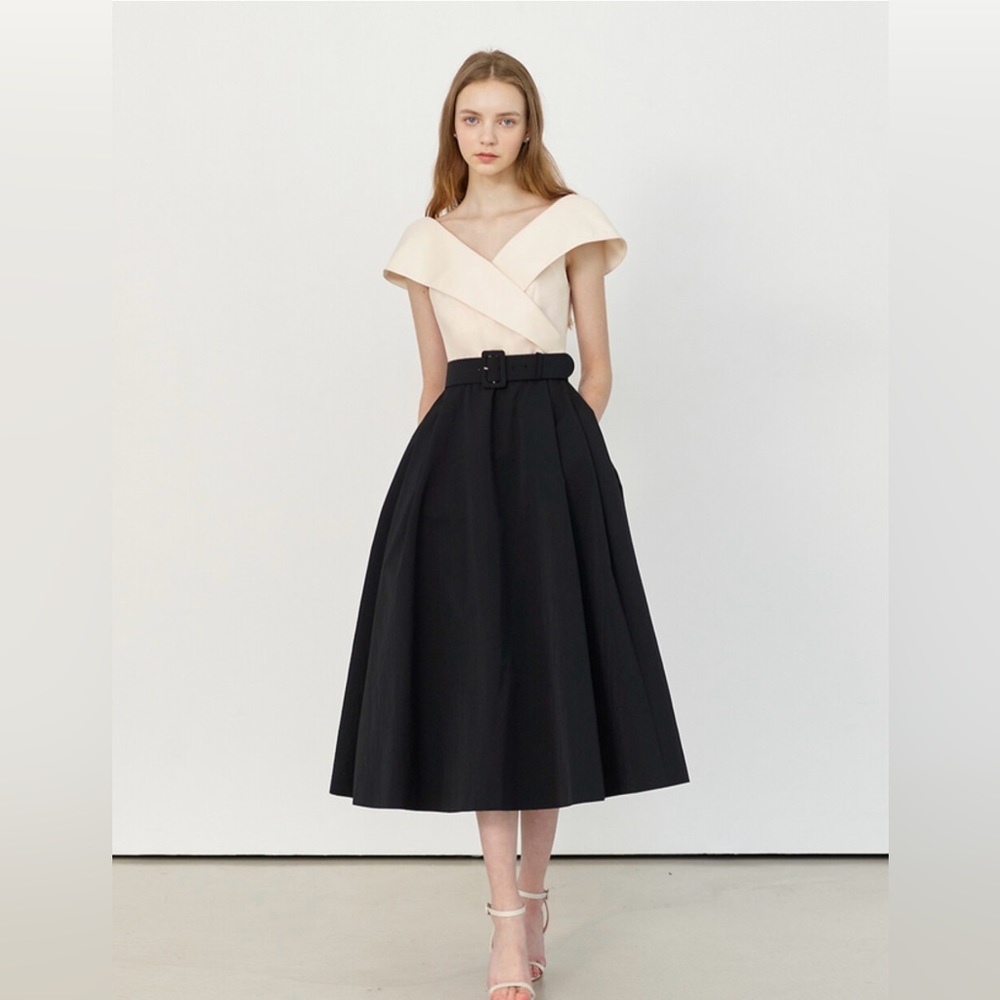 NWT Korean brand BAU by Bride And You BELLE Wide V-Neck A-line Dress